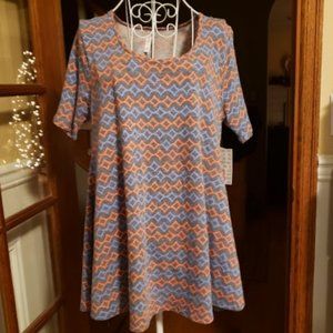 NWT LuLaRoe sz Small Perfect T Shirt